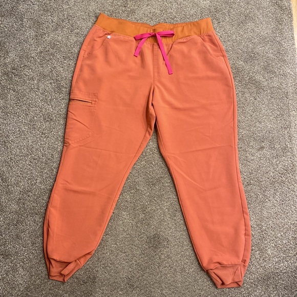 FIGS Scrubs-Color: Terracotta 
Size: Large(top) Large petite(bottoms) - Picture 6 of 8